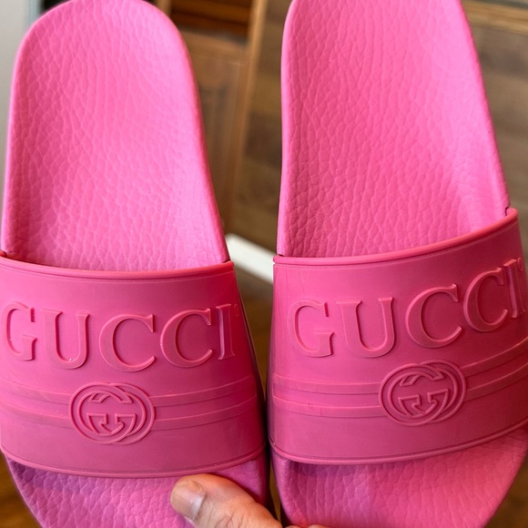 ⛔️SOLD ⛔️Gucci Pursuit GG Logo Rubber Slide On Pool Sandals Pink - Picture 12 of 17